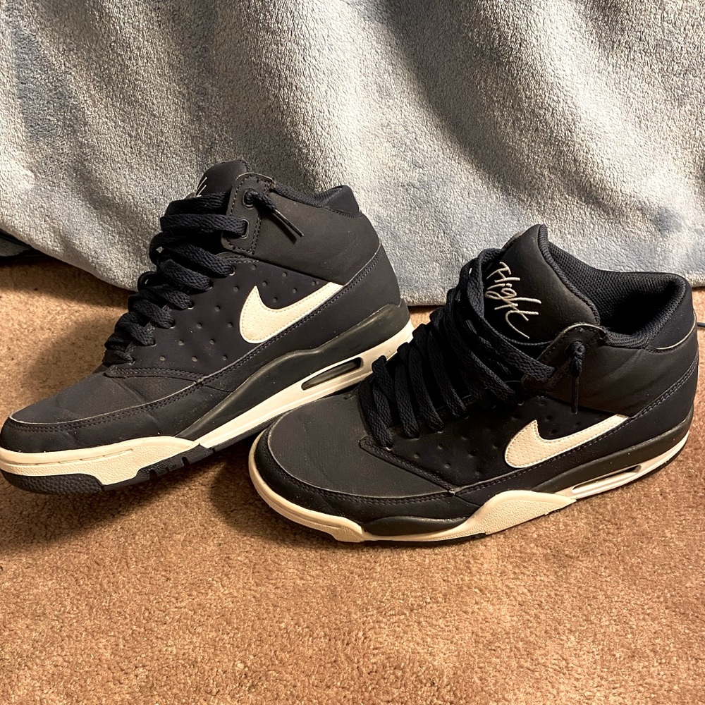 Nike Air Flights - Navy/White Y: 6.5 / W: 8.5
